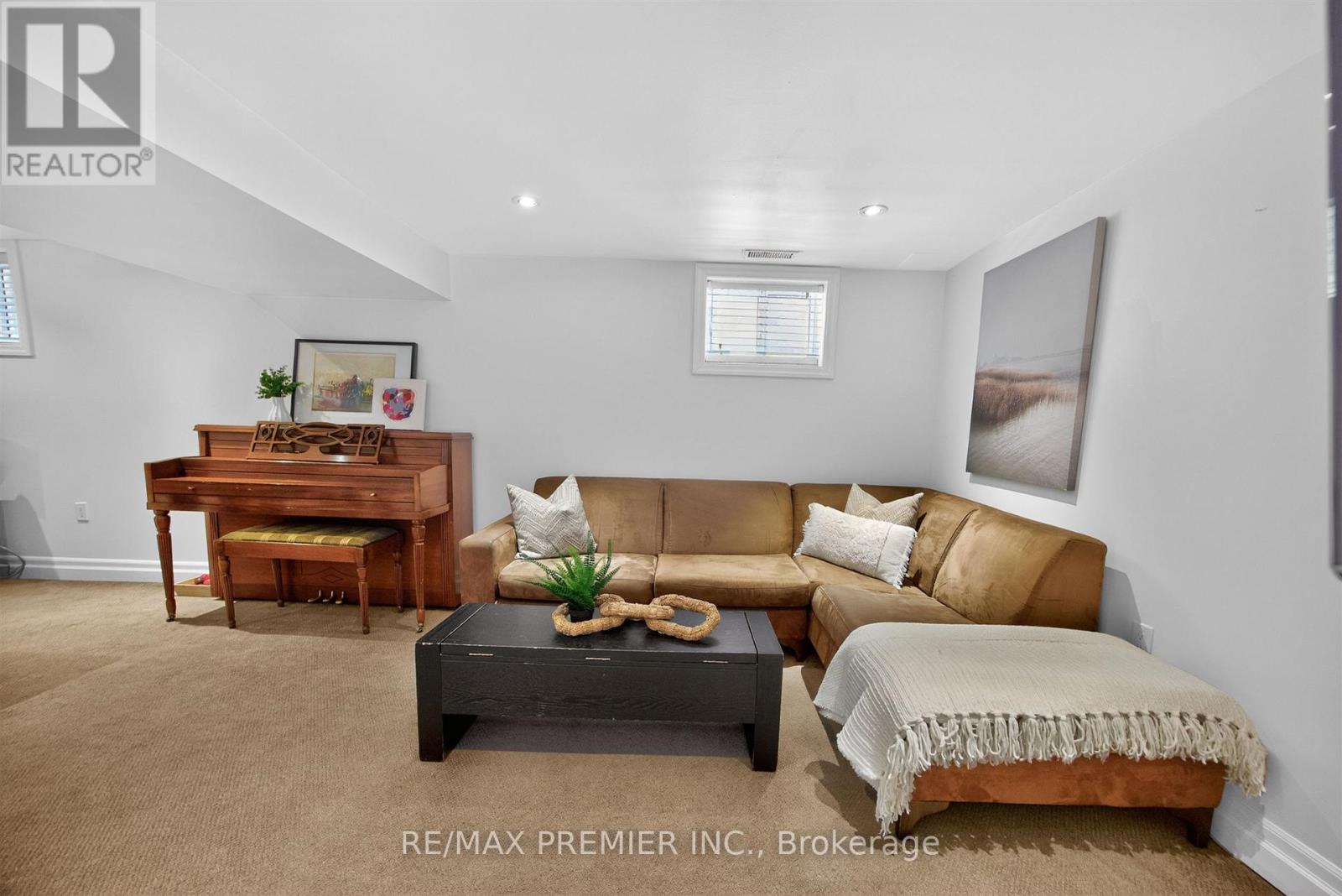 19 Park Lane Property Photo 36
