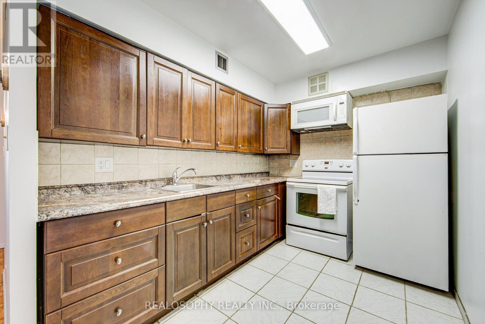 756 - 24 Southport Street Property Photo 6