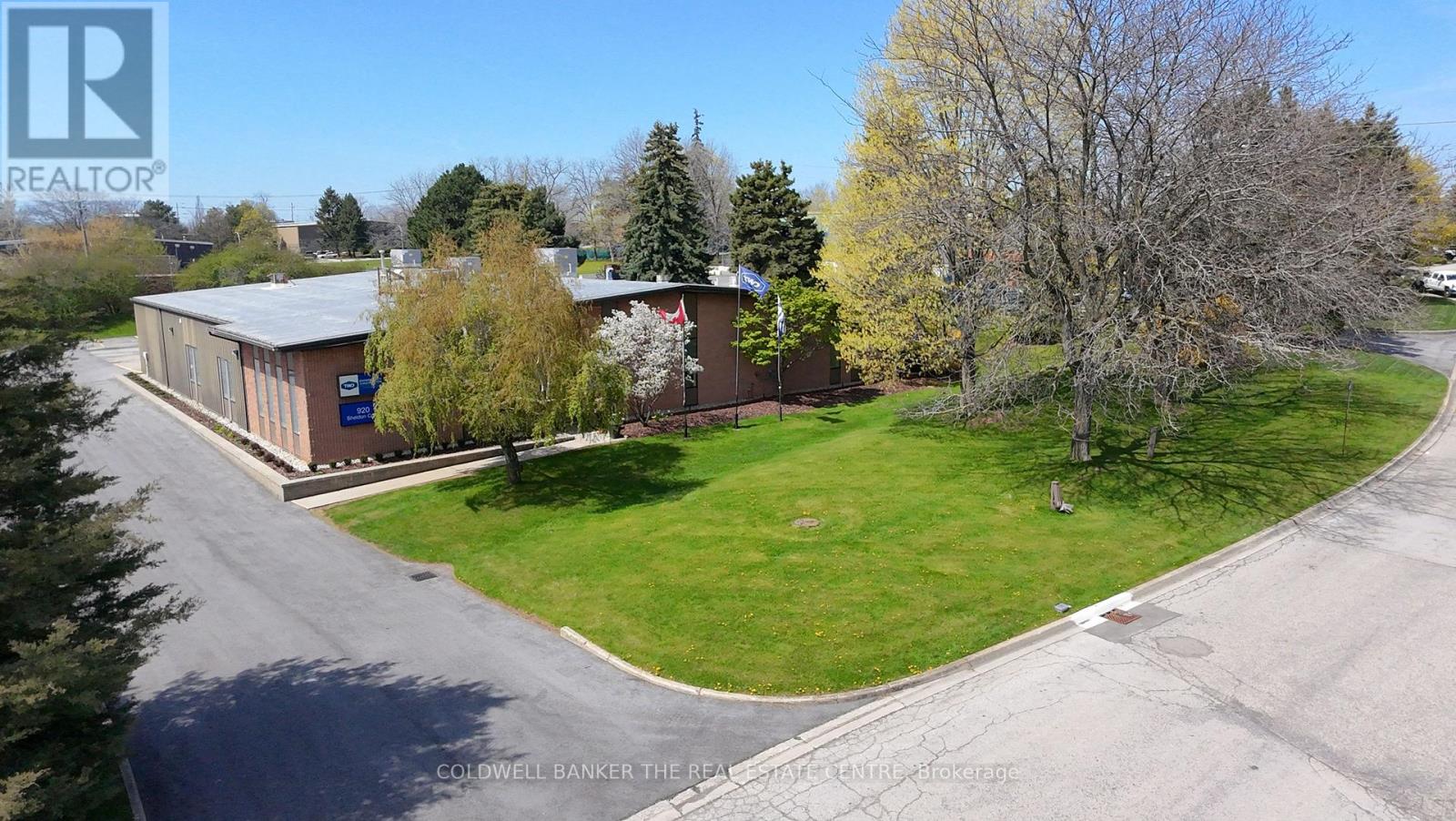 920 Sheldon Court Property Photo 4