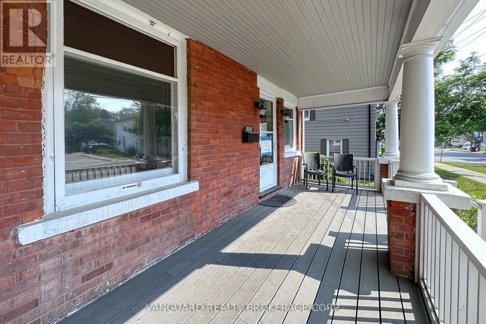 Mainfloor - 69 King Street W Property Photo 15