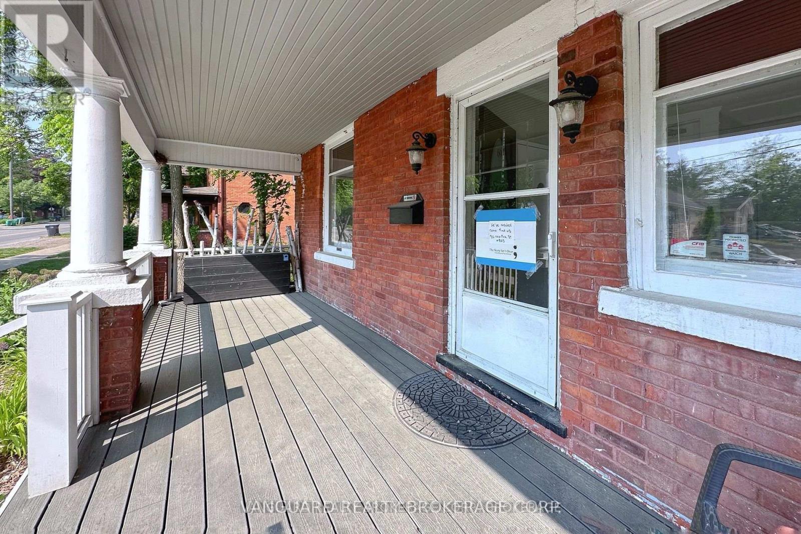 Mainfloor - 69 King Street W Property Photo 16