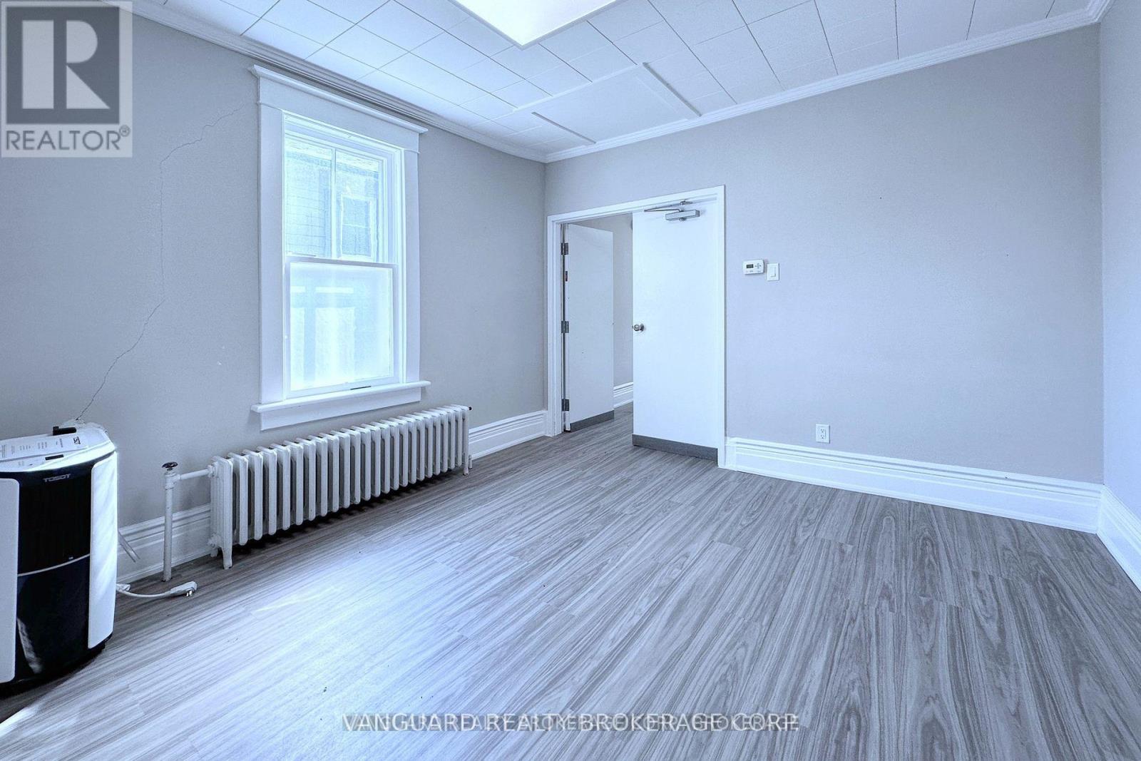 Mainfloor - 69 King Street W Property Photo 25