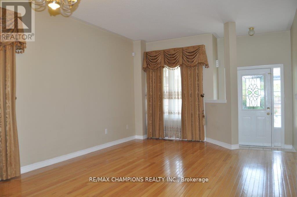 104 Masters Green Crescent Property Photo 4