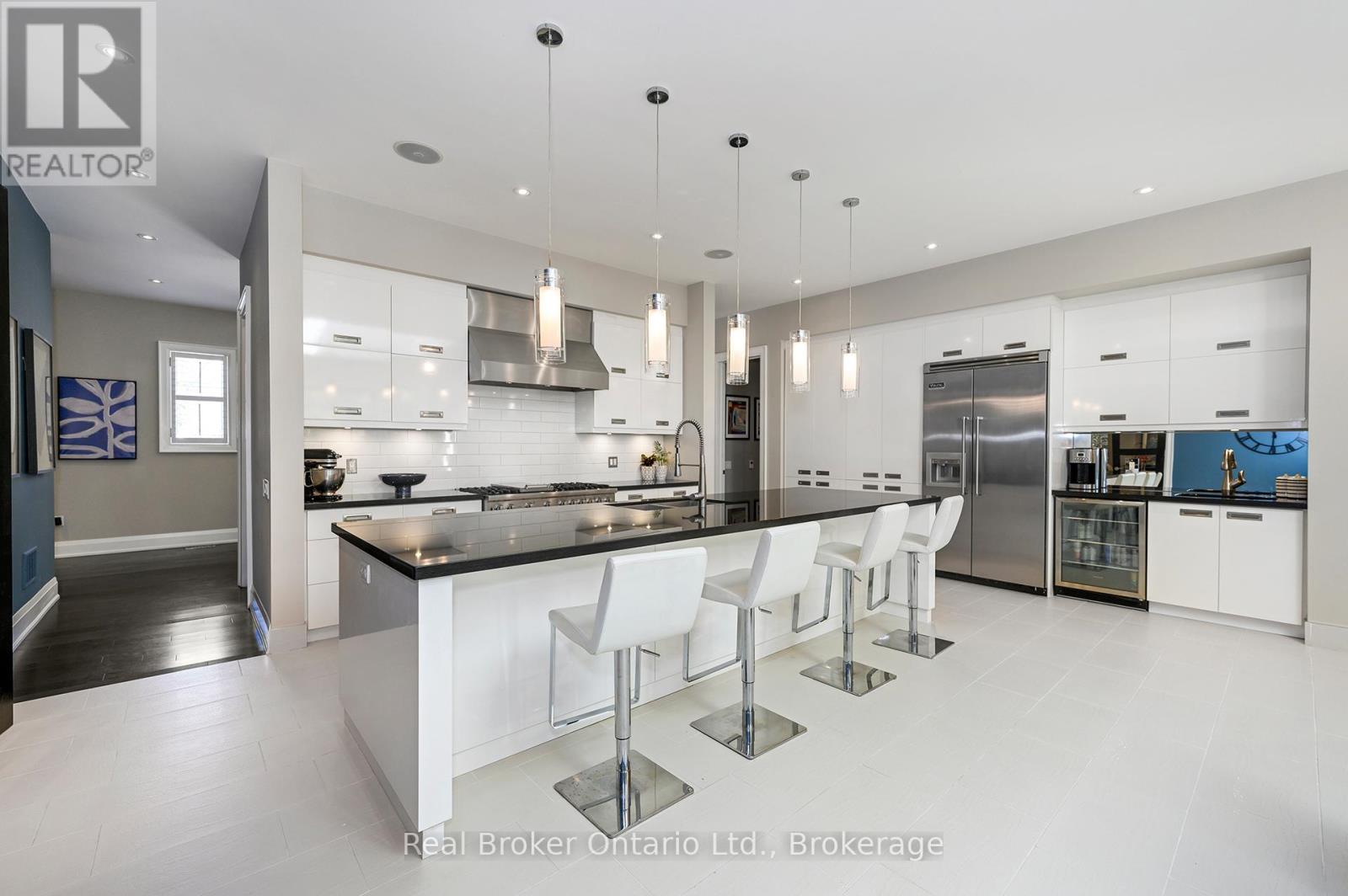 4507 Lakeshore Road Property Photo 5