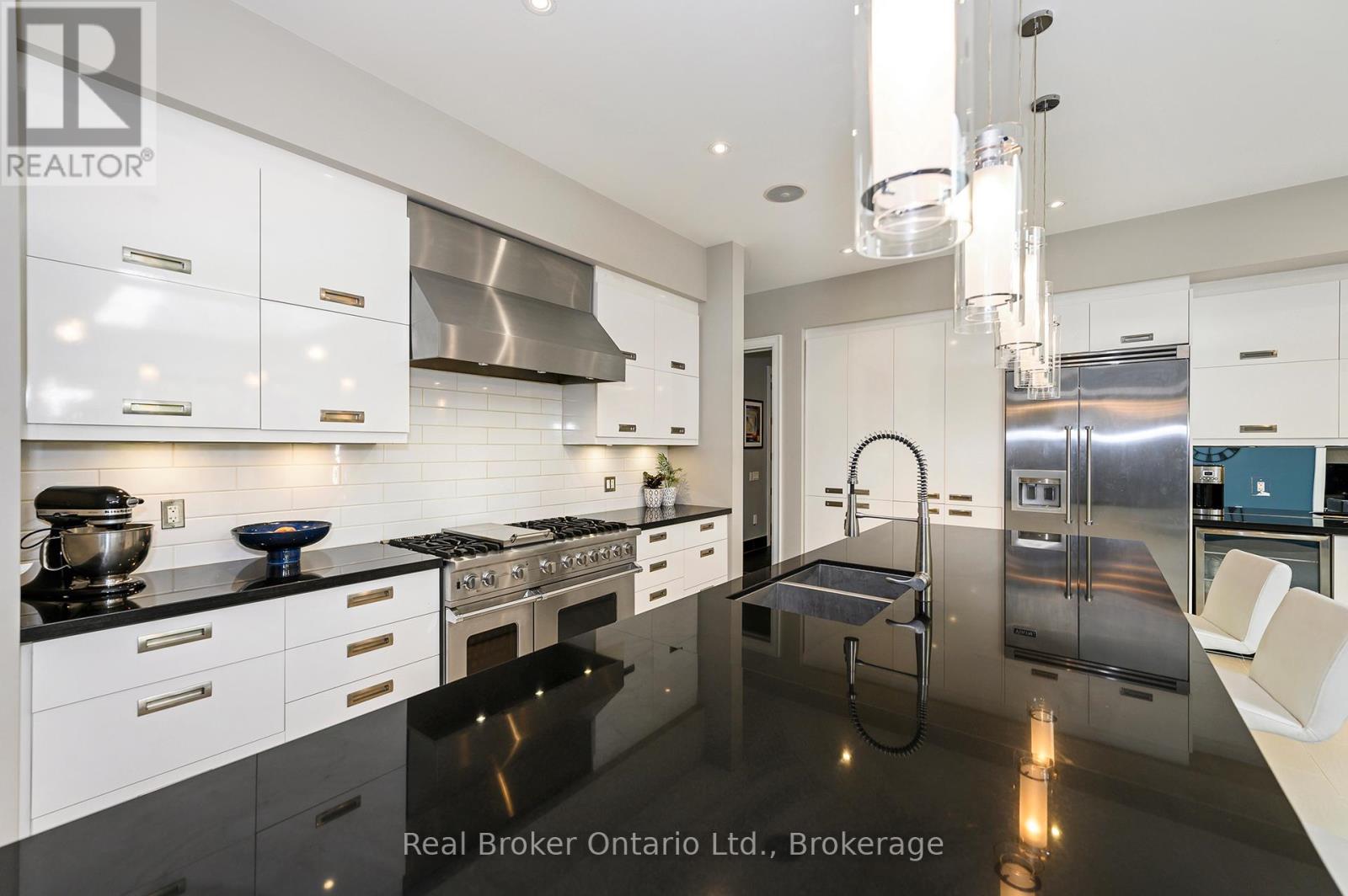 4507 Lakeshore Road Property Photo 6