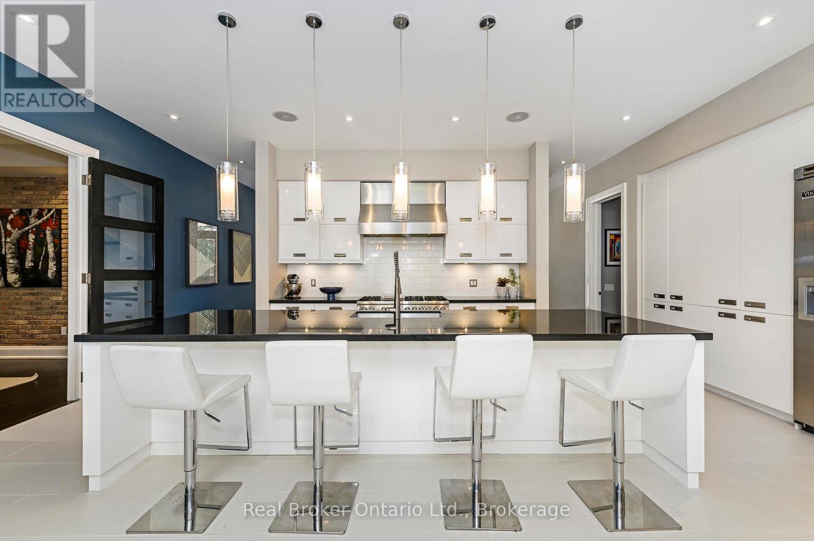 4507 Lakeshore Road Property Photo 7
