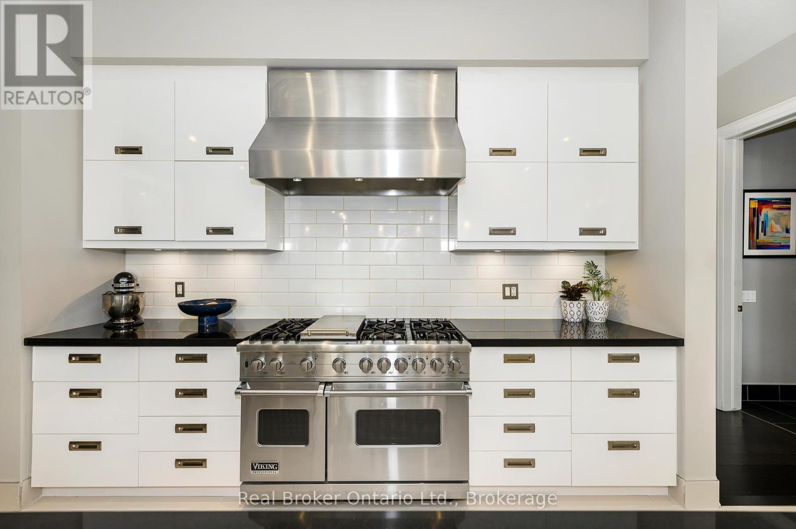 4507 Lakeshore Road Property Photo 8