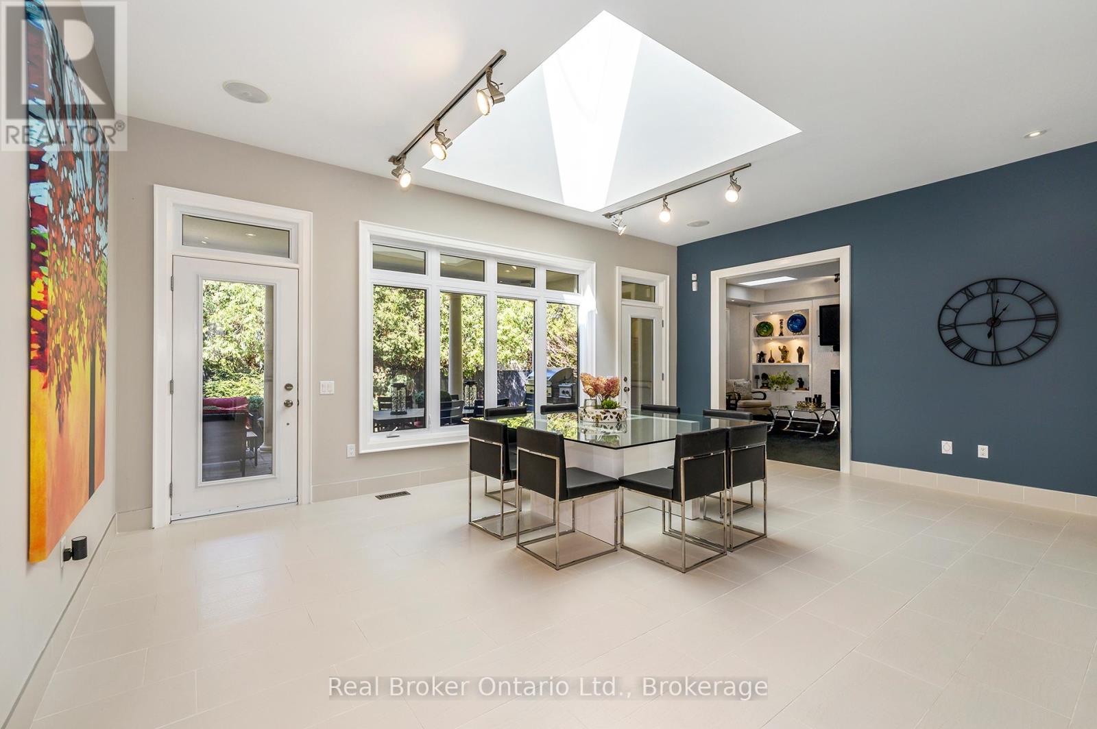 4507 Lakeshore Road Property Photo 10