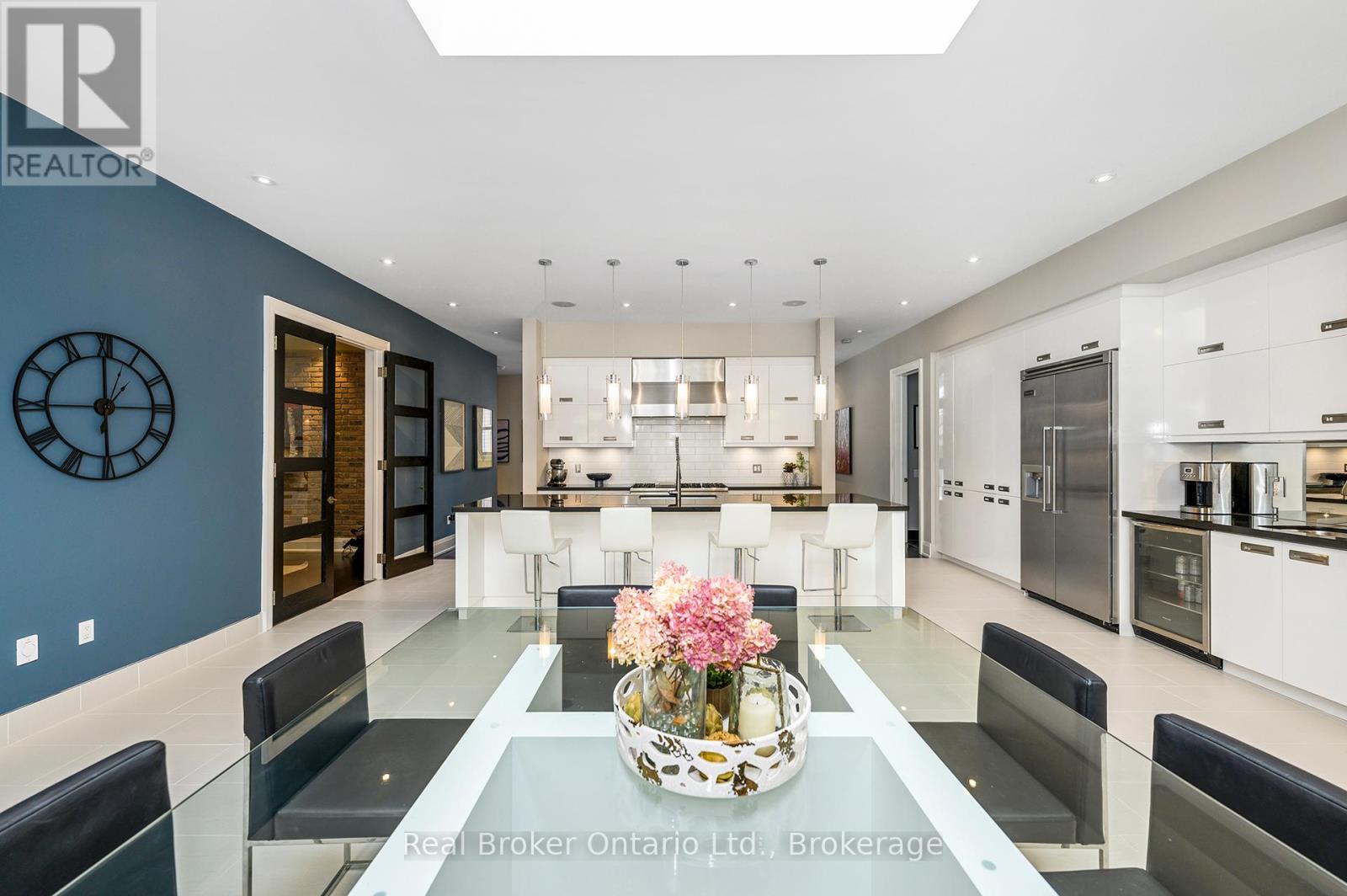 4507 Lakeshore Road Property Photo 12