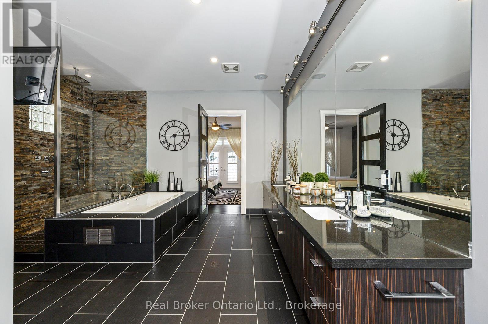 4507 Lakeshore Road Property Photo 22