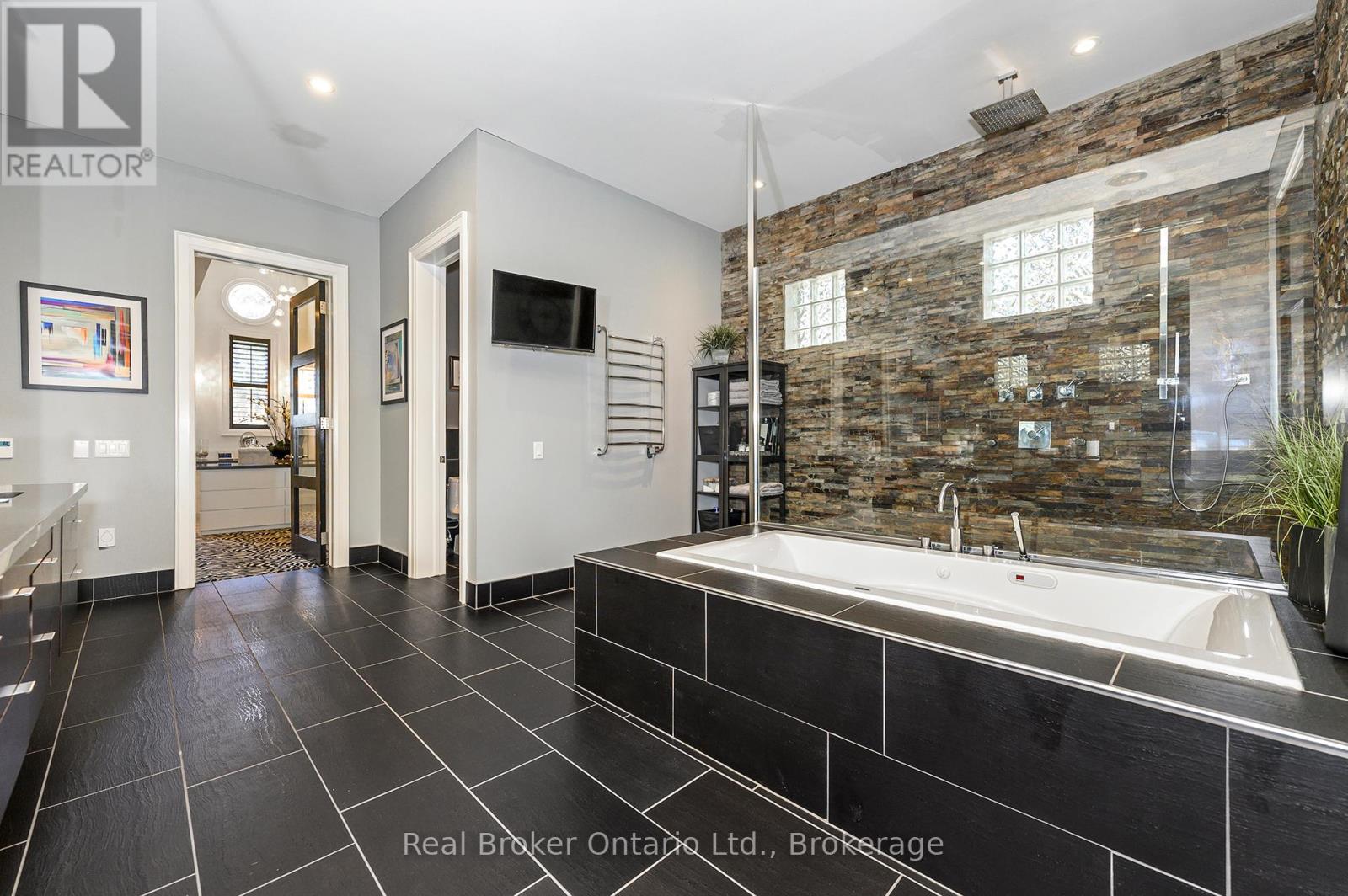4507 Lakeshore Road Property Photo 23