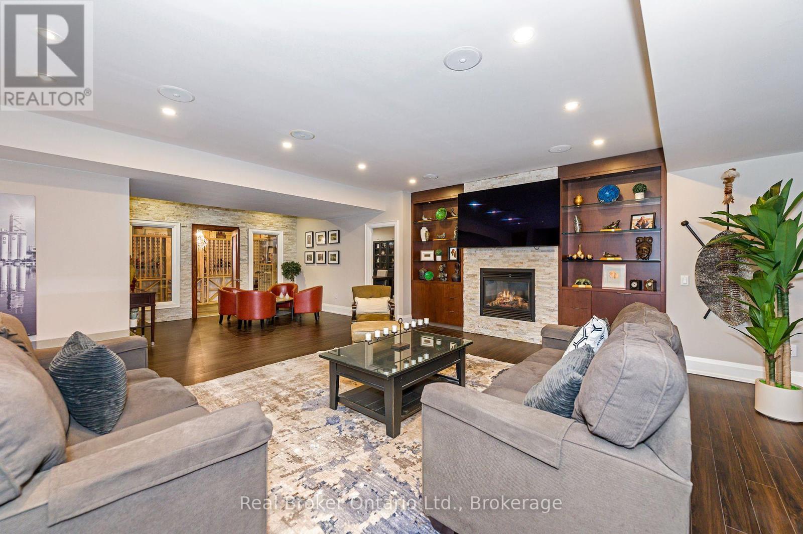 4507 Lakeshore Road Property Photo 34