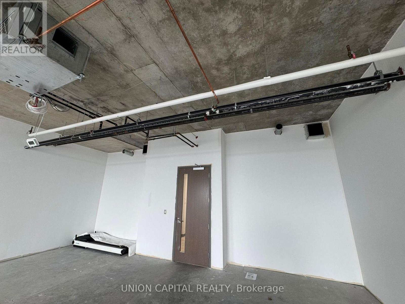 504 - 1275 Finch Avenue W Property Photo 21