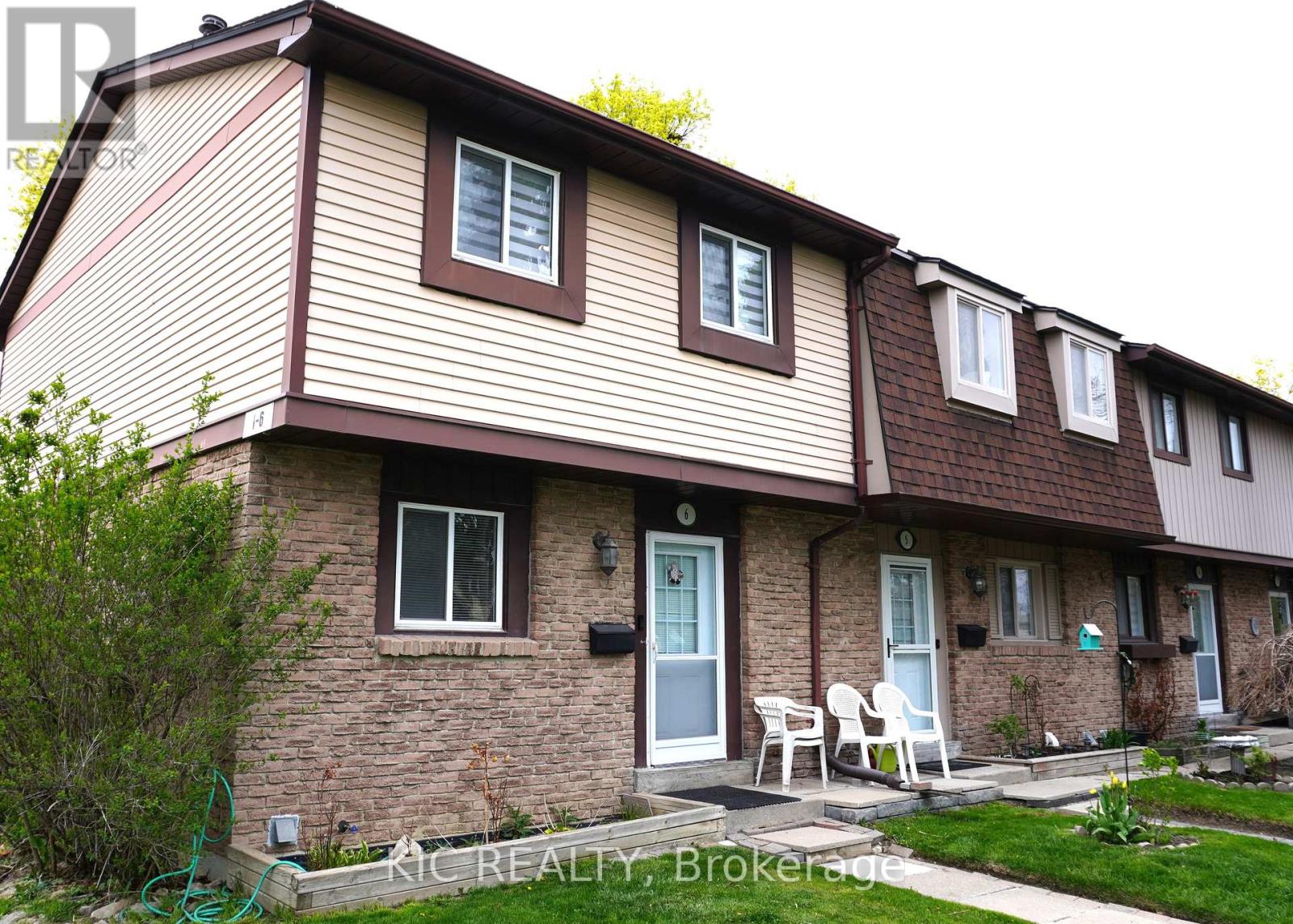 6 - 93 HANSEN ROAD N Property Photo 1