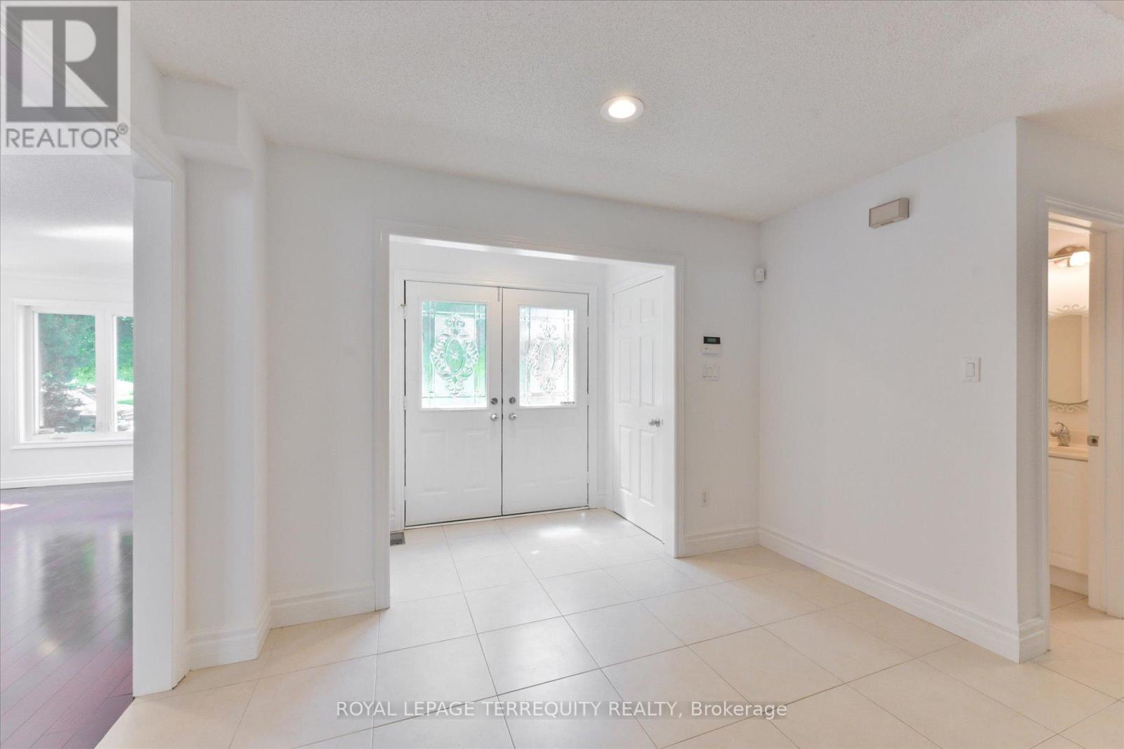 2216 Dunvegan Avenue Property Photo 3