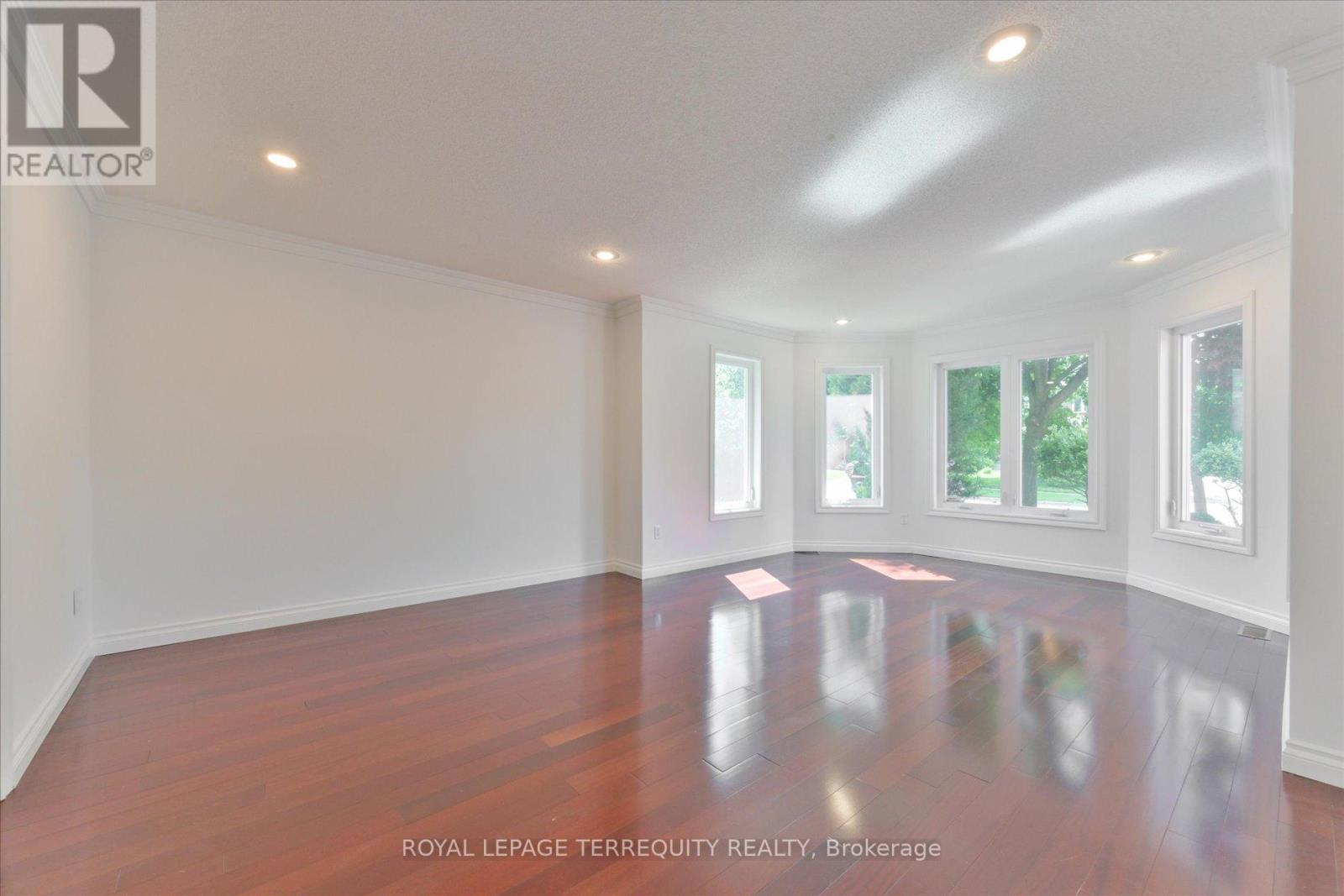 2216 Dunvegan Avenue Property Photo 5