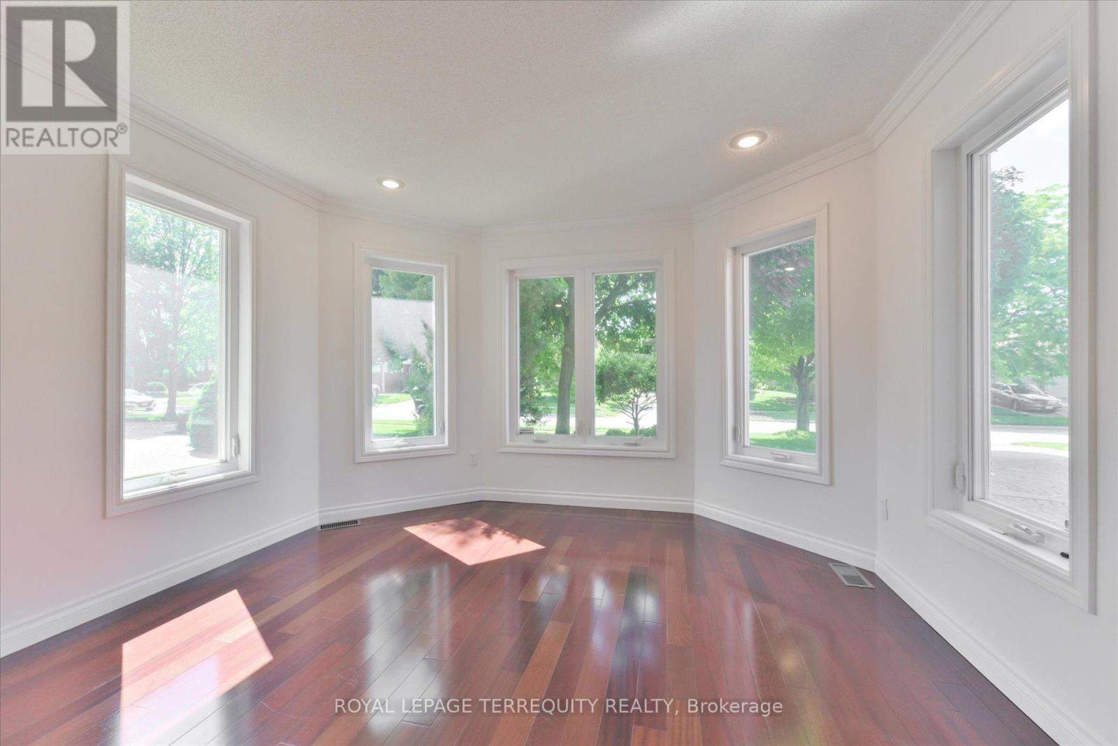 2216 Dunvegan Avenue Property Photo 6