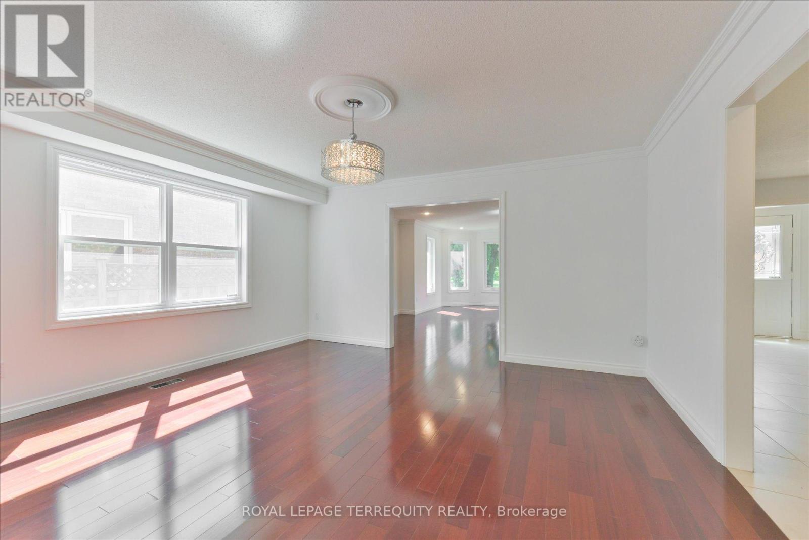 2216 Dunvegan Avenue Property Photo 8