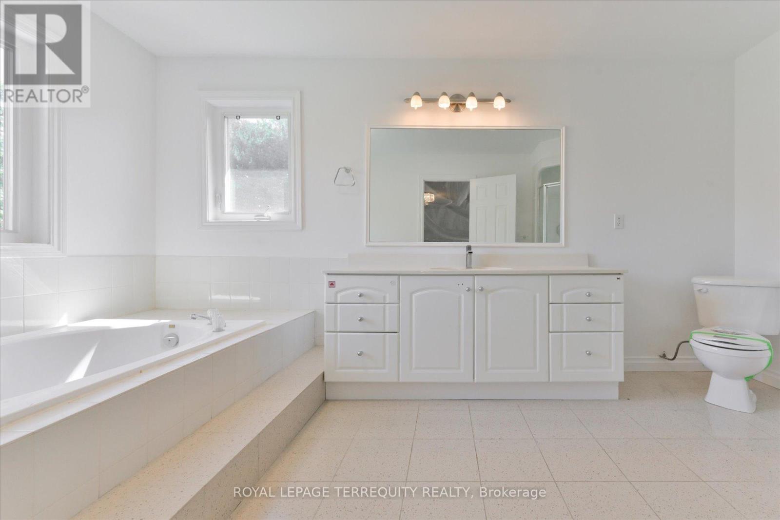 2216 Dunvegan Avenue Property Photo 24