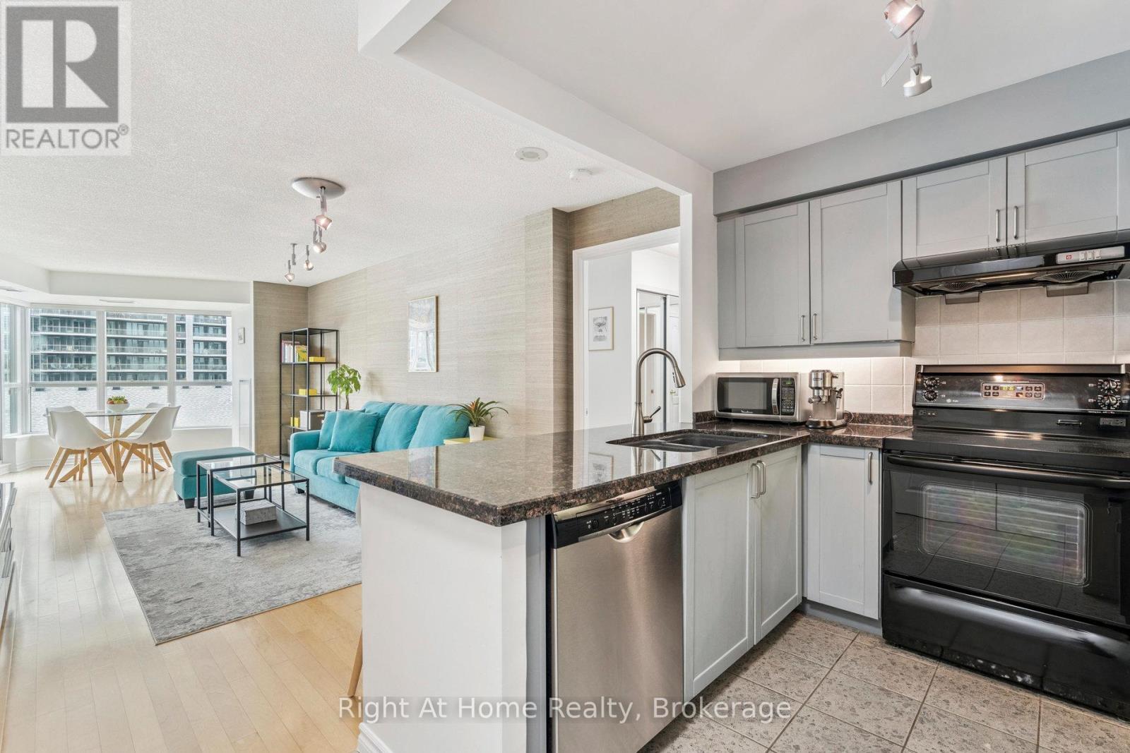 605 - 2111 Lake Shore Boulevard W Property Photo 7
