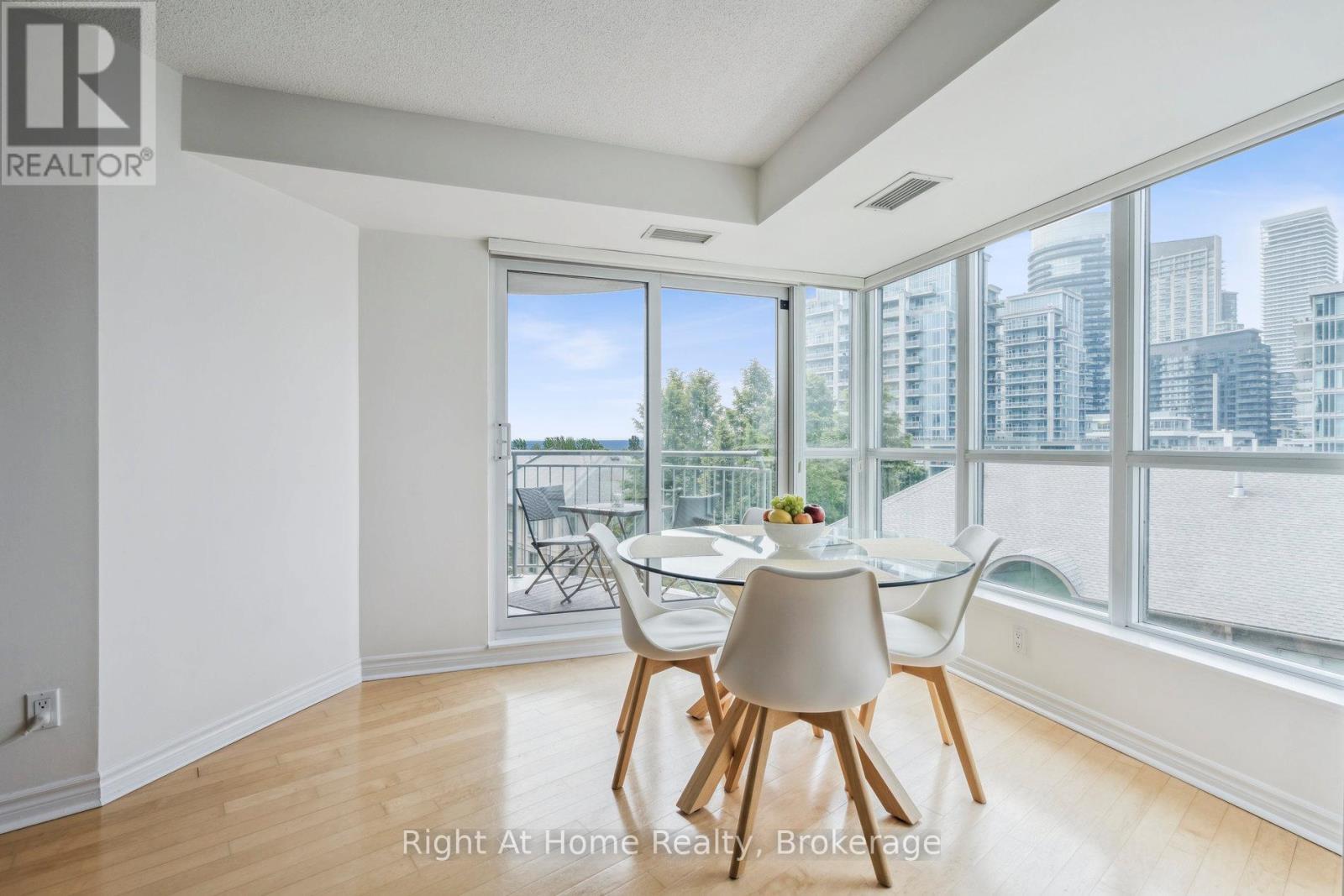 605 - 2111 Lake Shore Boulevard W Property Photo 8