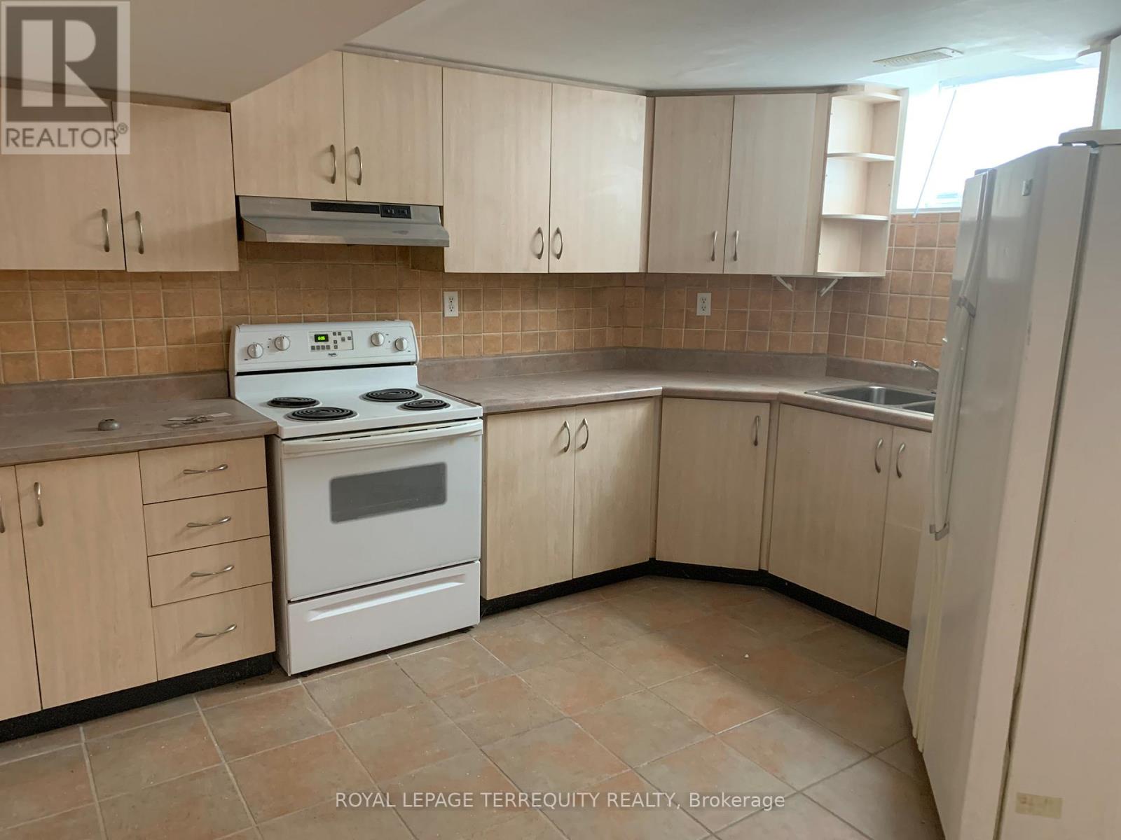 Bsmt - 12 Balmy Way Property Photo 6