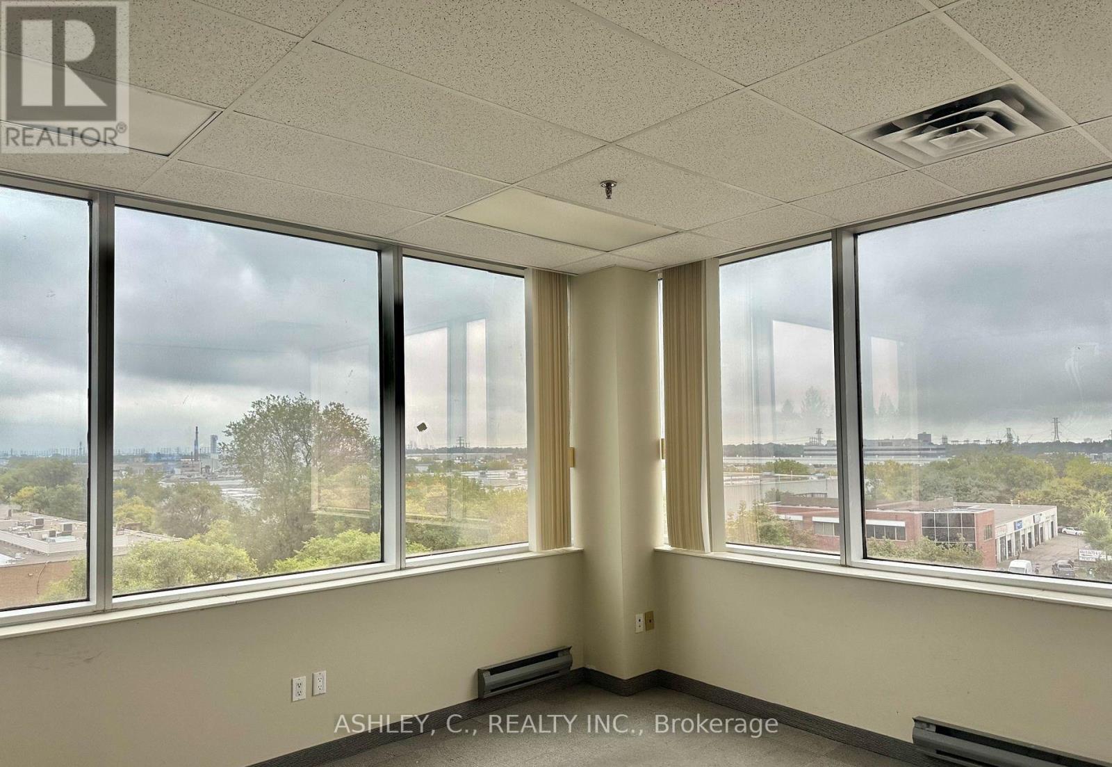 400 - 918 Dundas Street E Property Photo 2