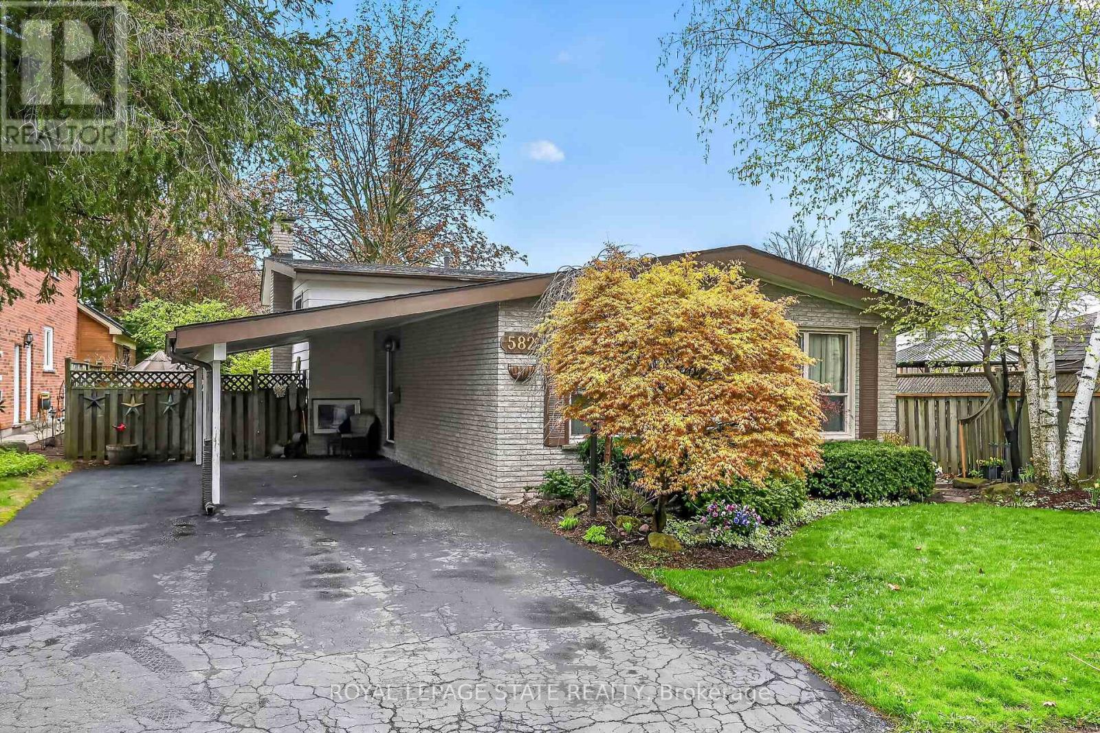 582 WOODVIEW ROAD