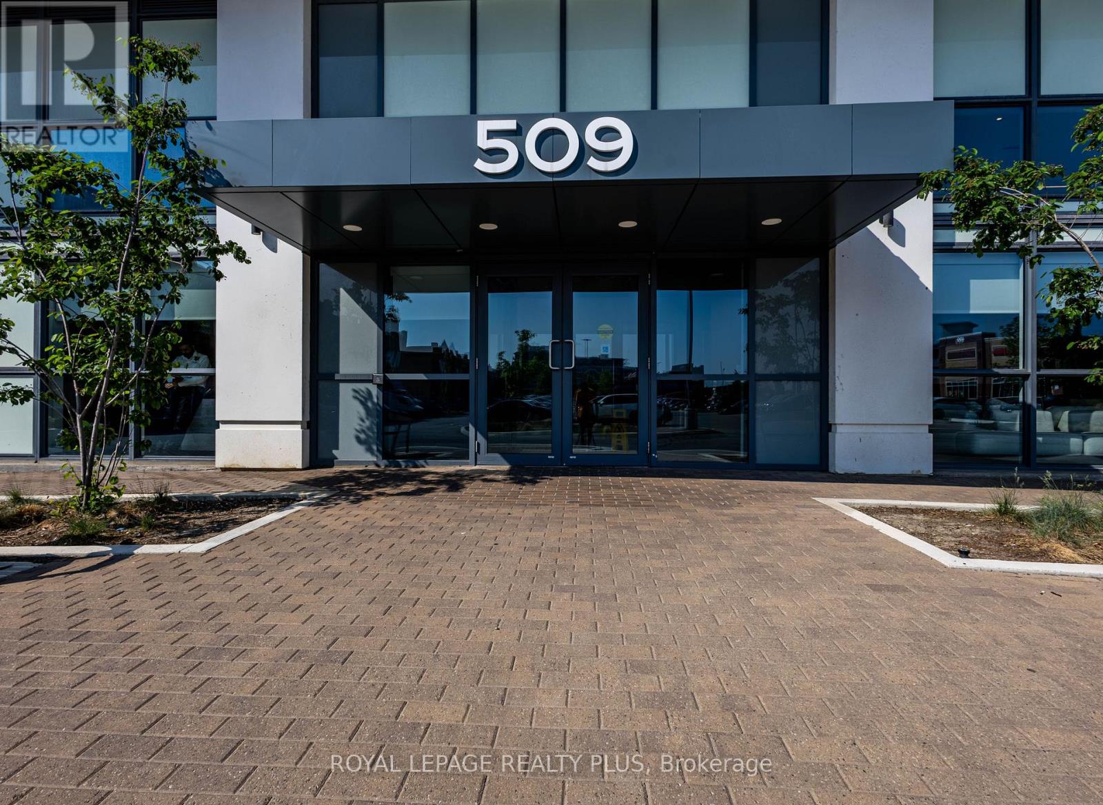 701 - 509 Dundas Street W Property Photo 2