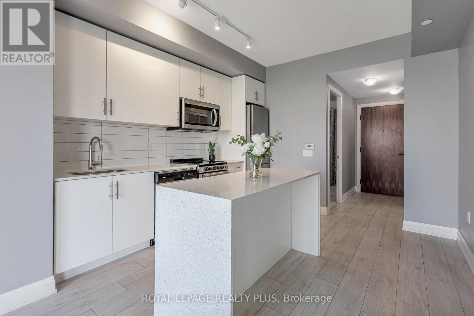 701 - 509 Dundas Street W Property Photo 6