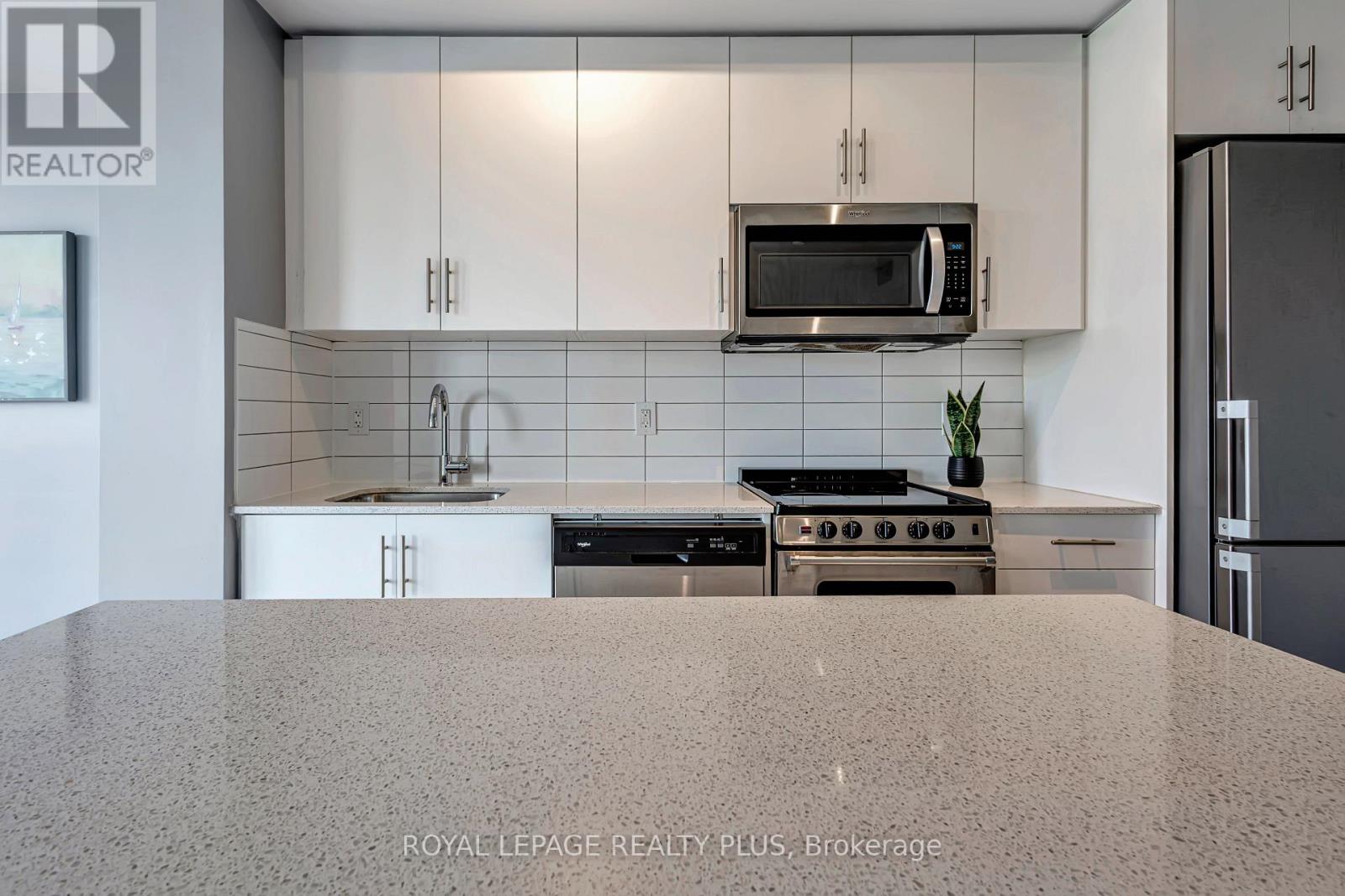 701 - 509 Dundas Street W Property Photo 7