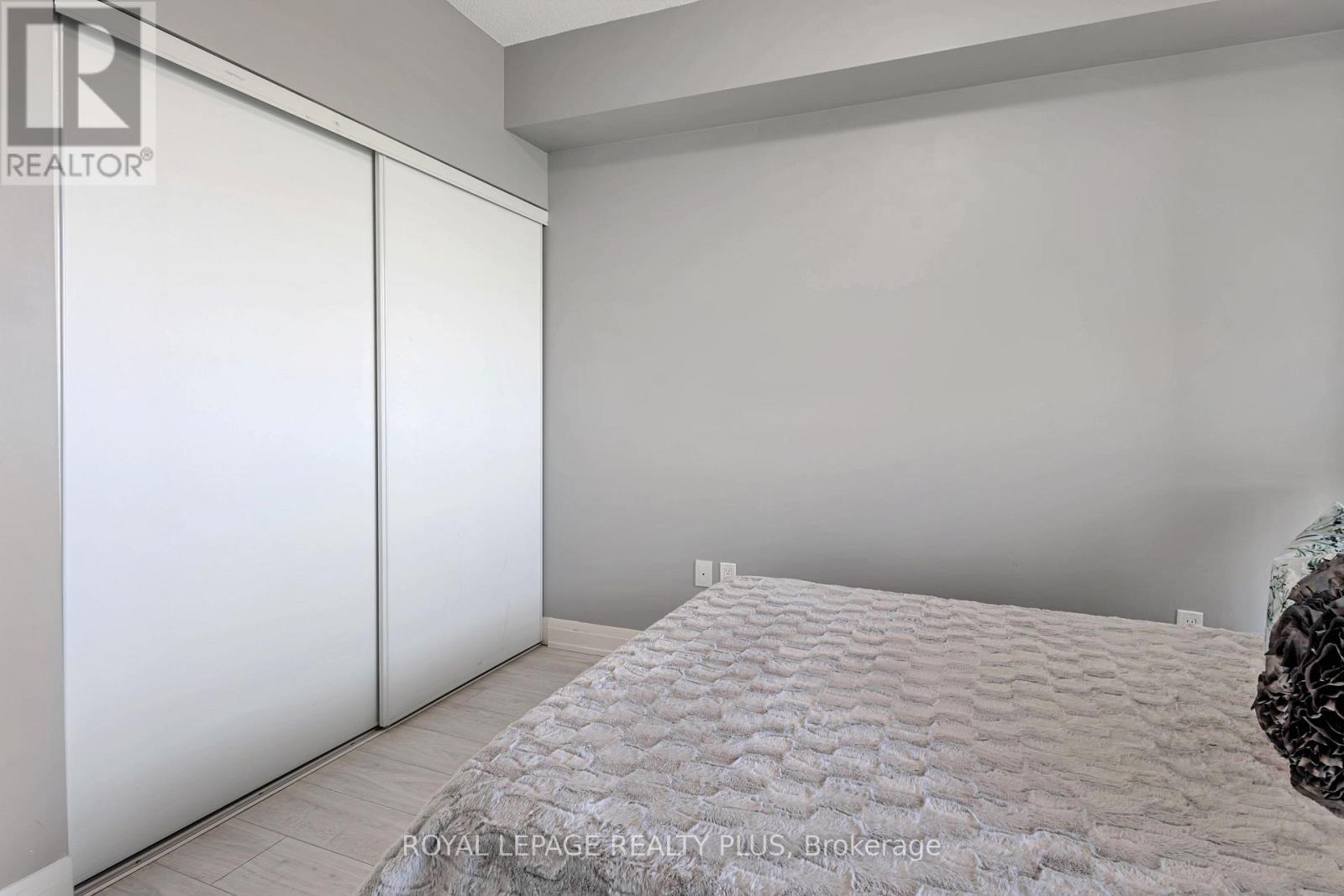 701 - 509 Dundas Street W Property Photo 13