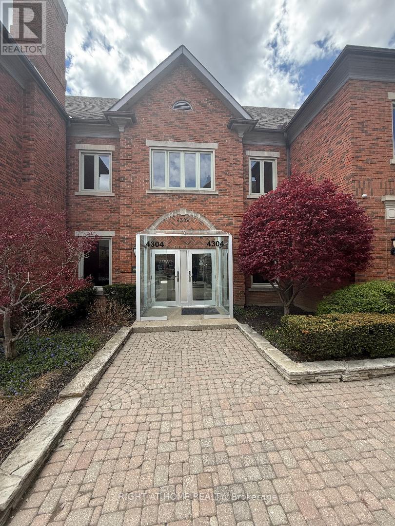 UPPER - 4304 VILLAGE CENTRE COURT Property Photo 1