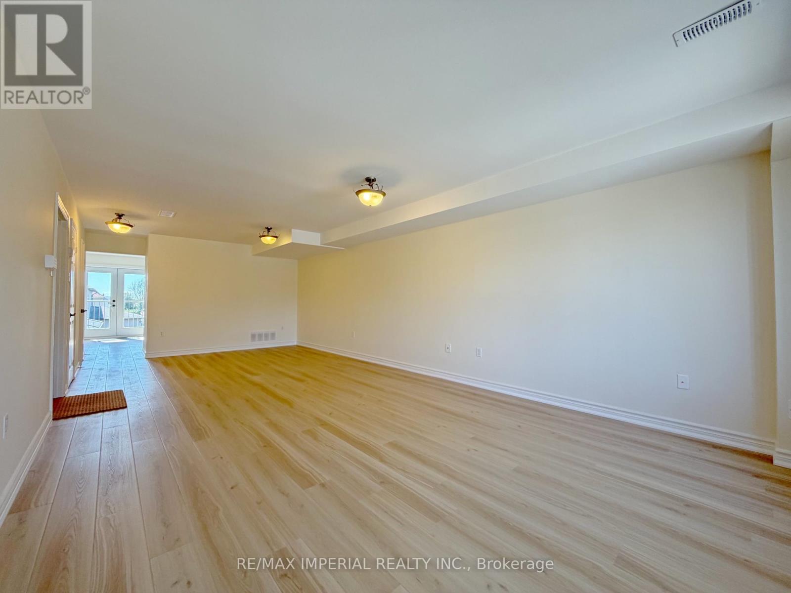 623 - 623a The Queensway Property Photo 3