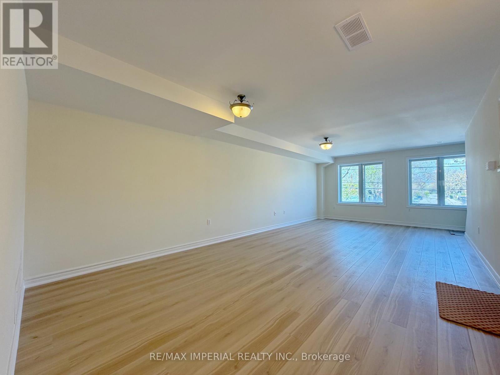 623 - 623a The Queensway Property Photo 4