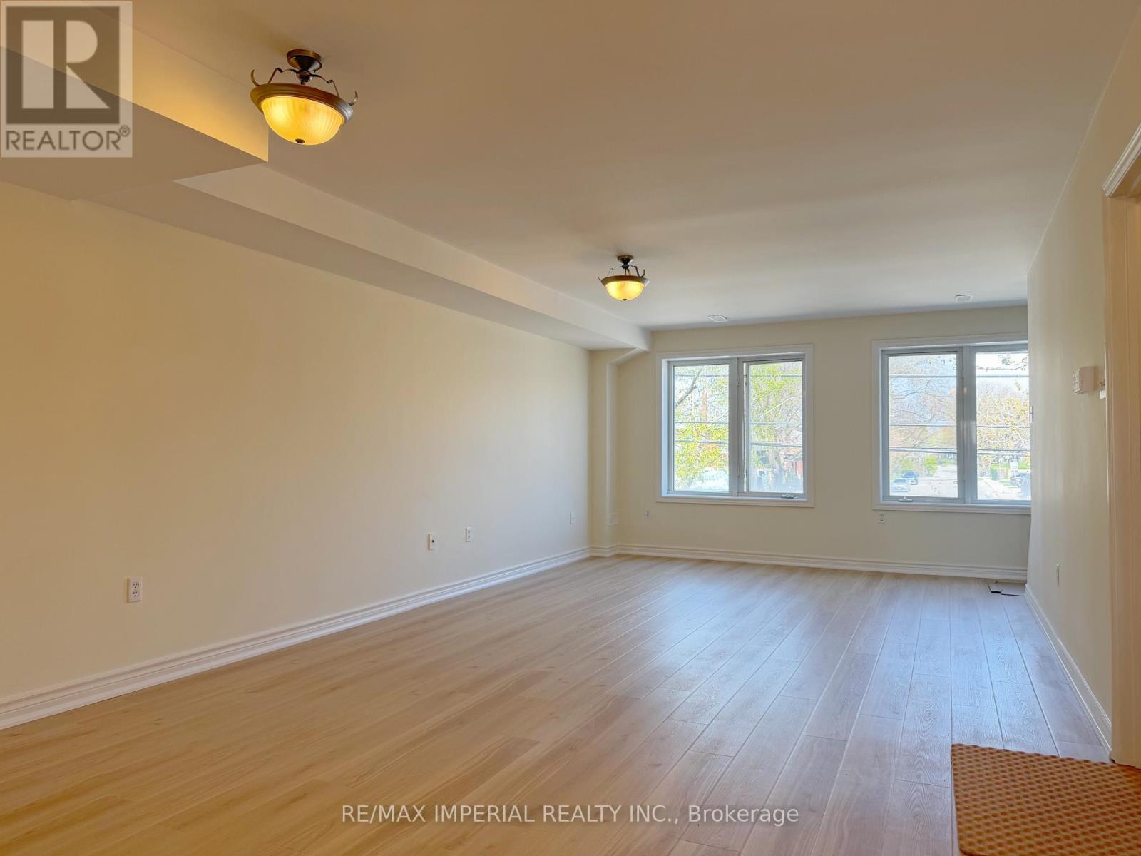 623 - 623a The Queensway Property Photo 6