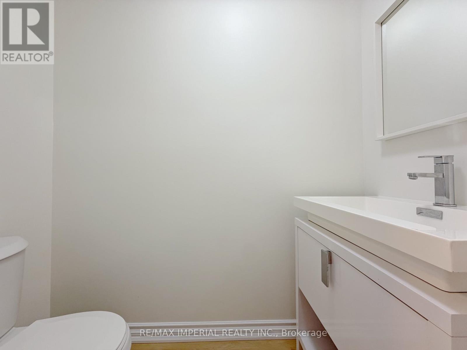 623 - 623a The Queensway Property Photo 13