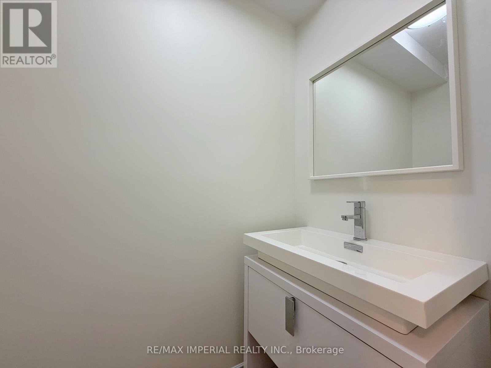 623 - 623a The Queensway Property Photo 14