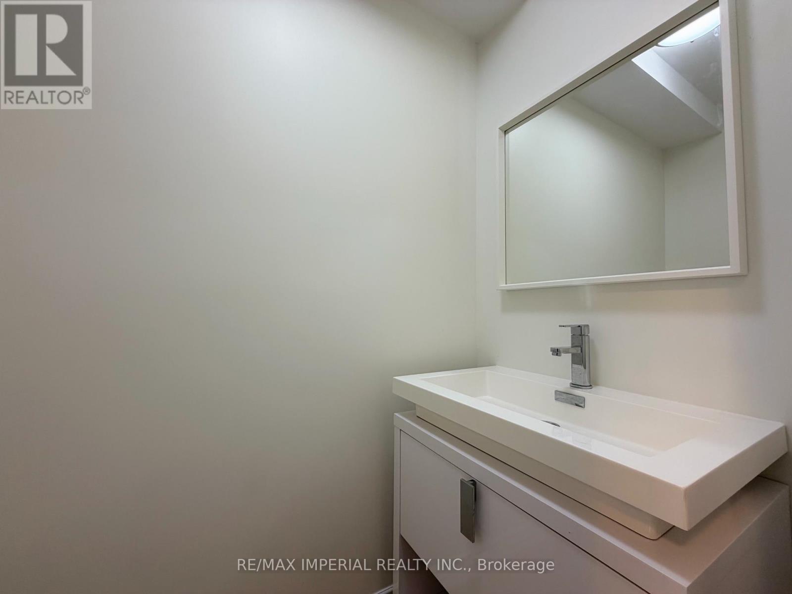 623 - 623a The Queensway Property Photo 15