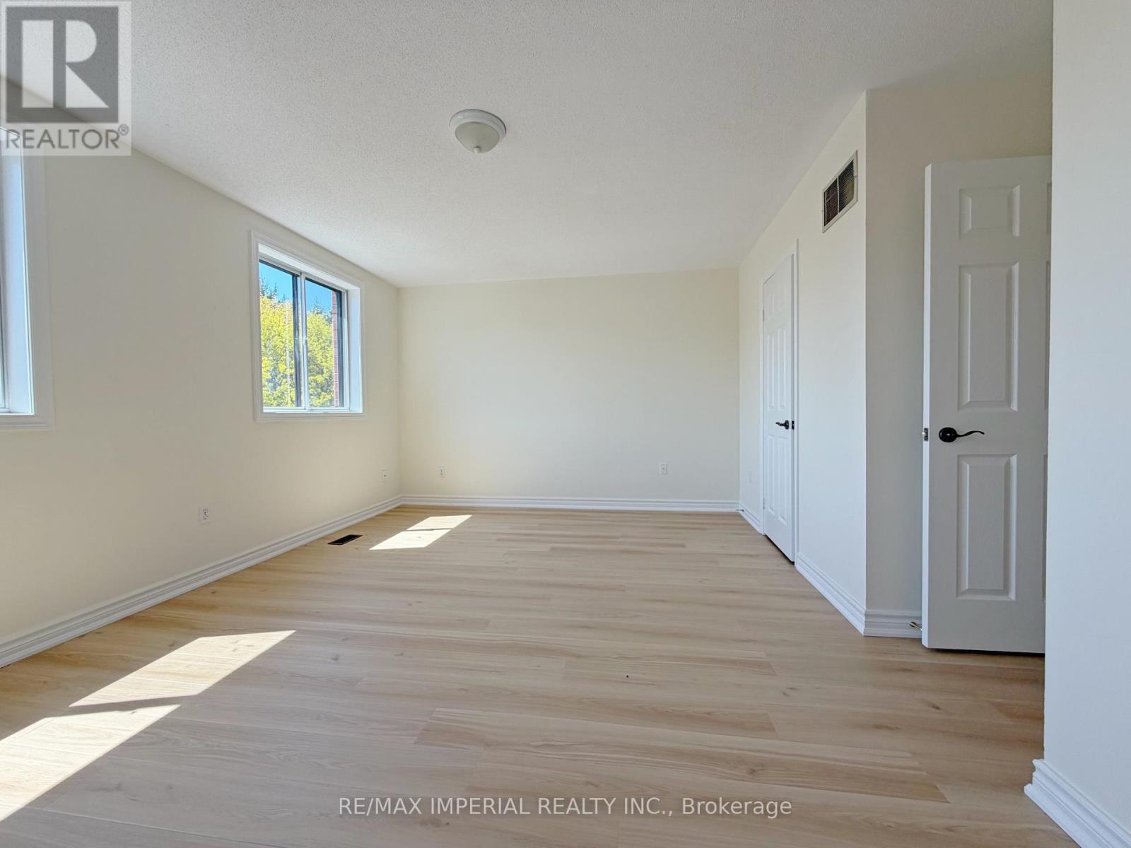 623 - 623a The Queensway Property Photo 17