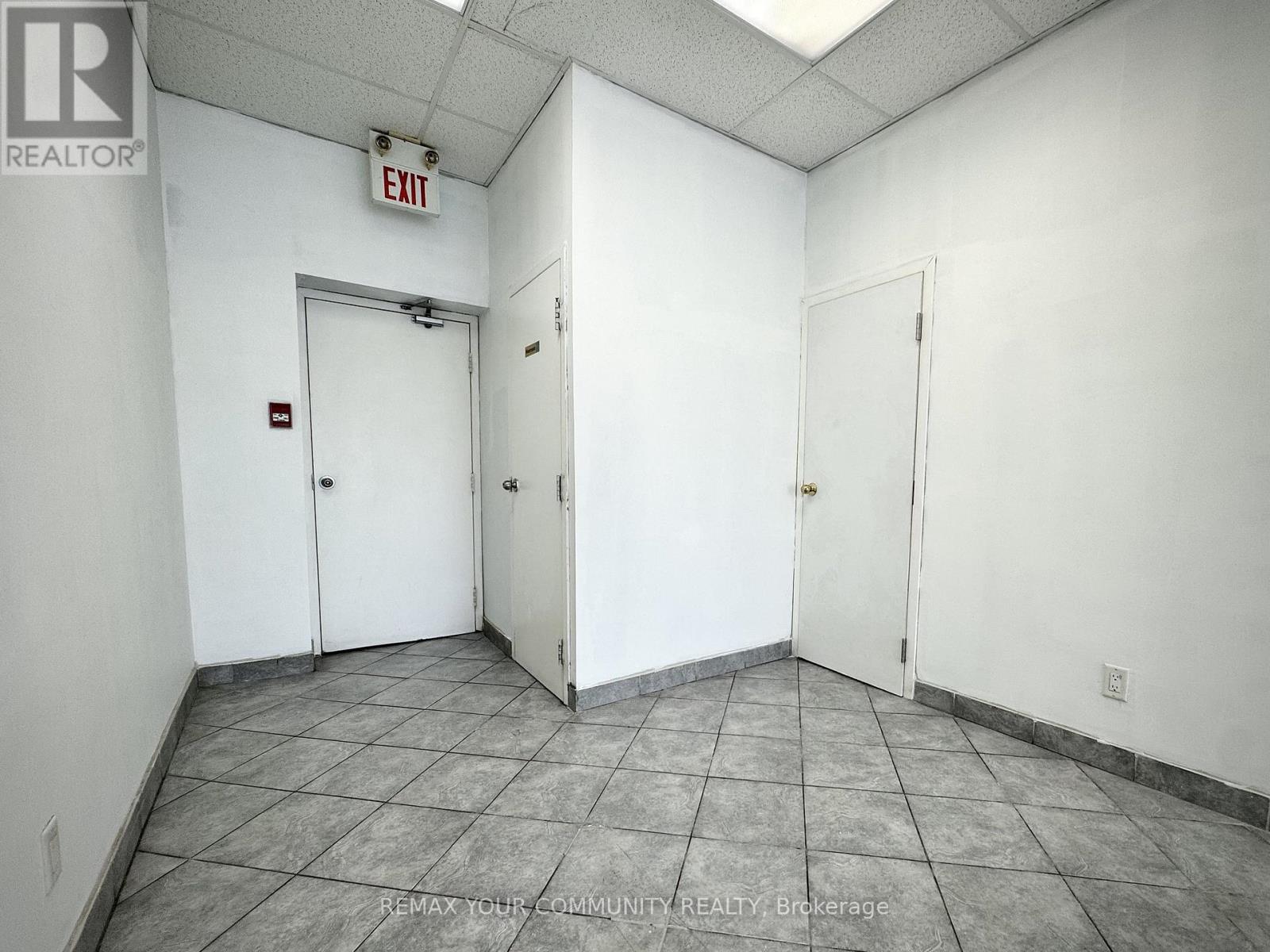 Main - 2417 Dundas Street W Property Photo 10