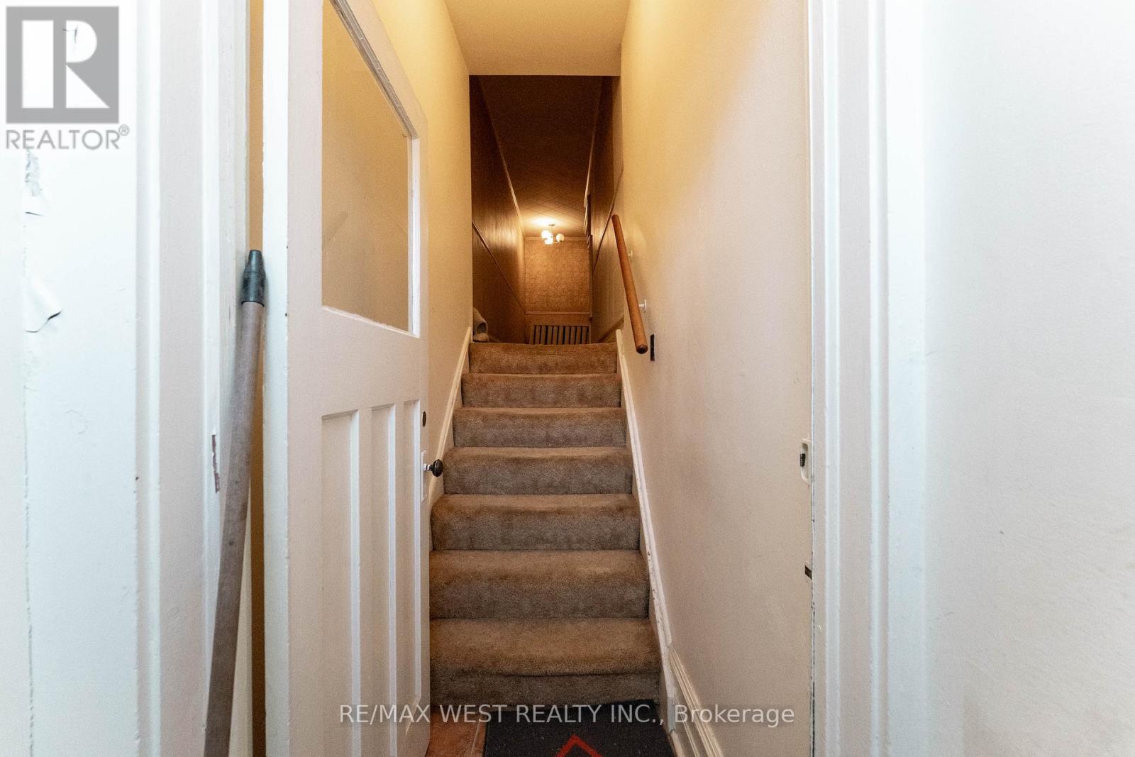 1311 King Street W Property Photo 8