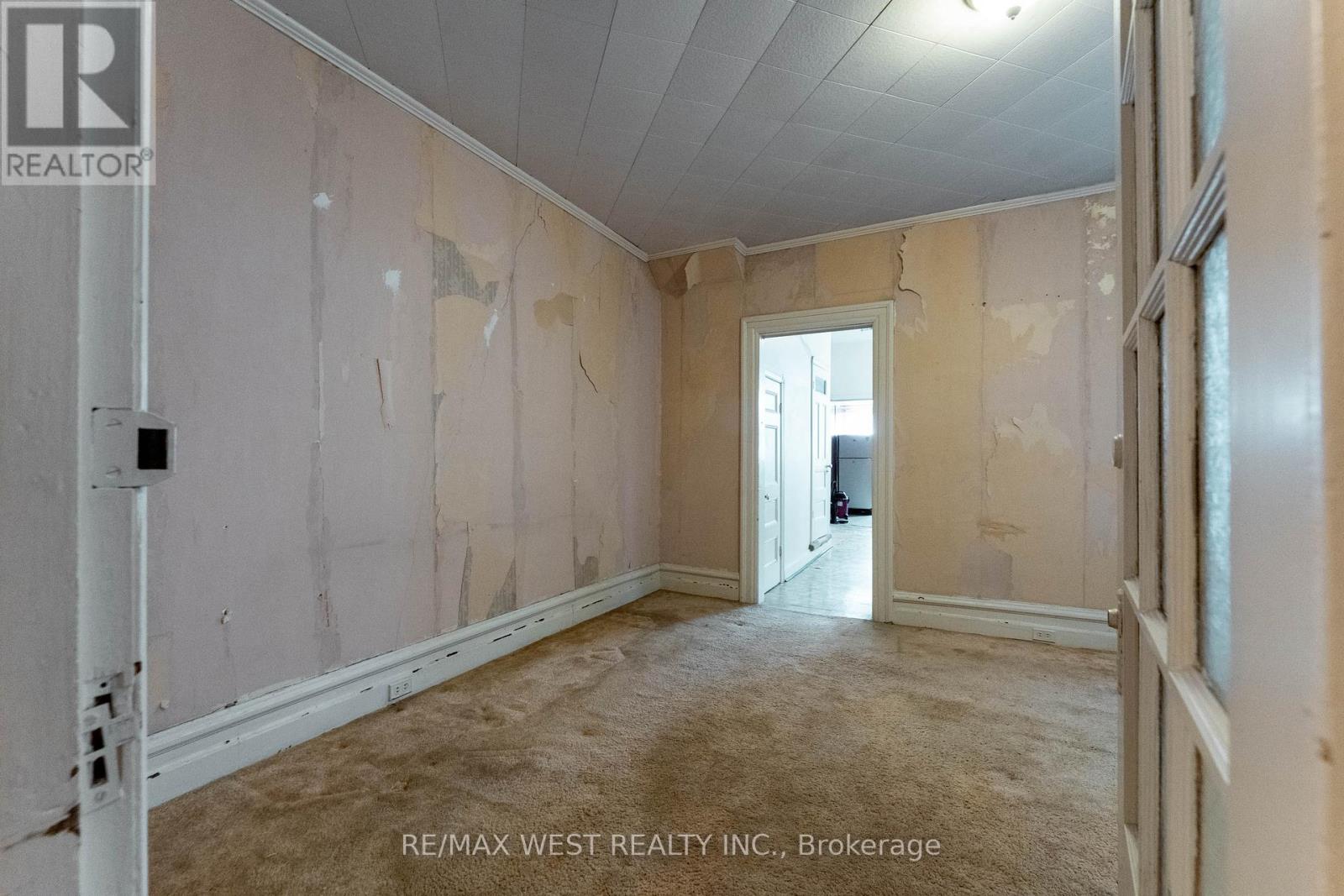 1311 King Street W Property Photo 12