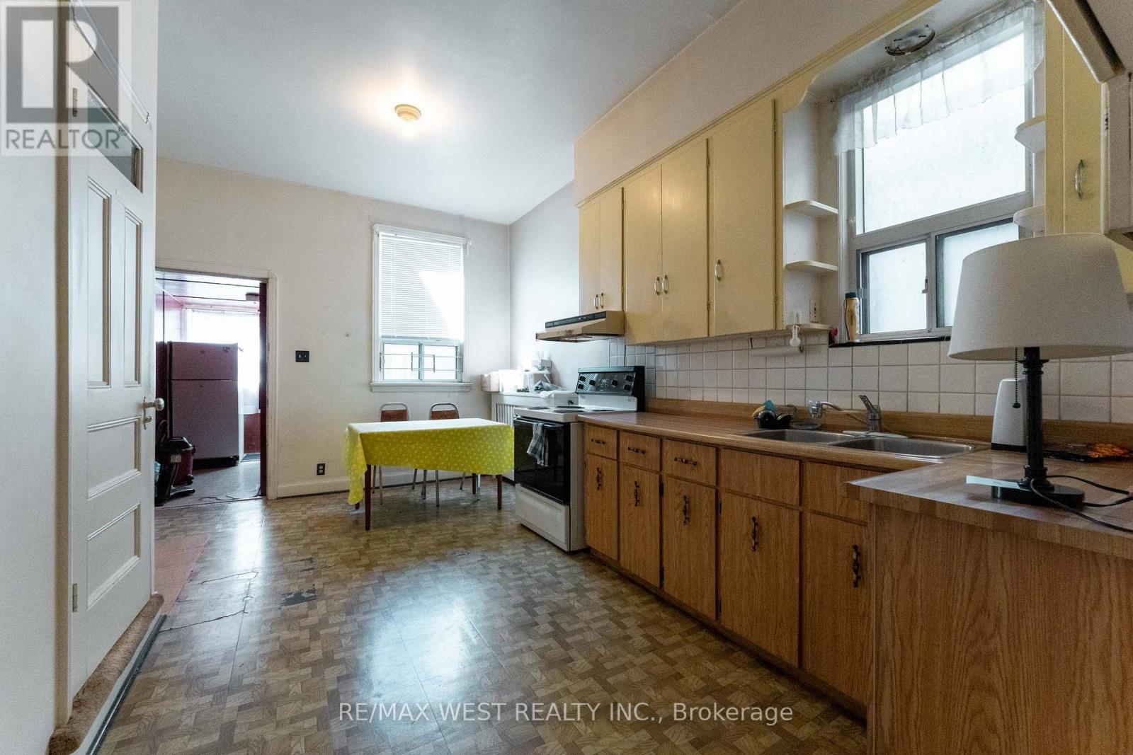 1311 King Street W Property Photo 15