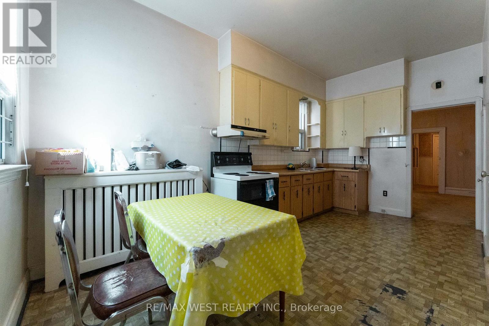 1311 King Street W Property Photo 16
