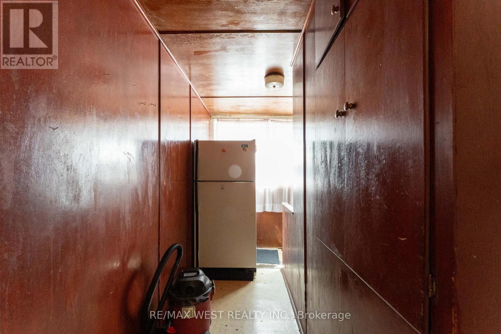 1311 King Street W Property Photo 17