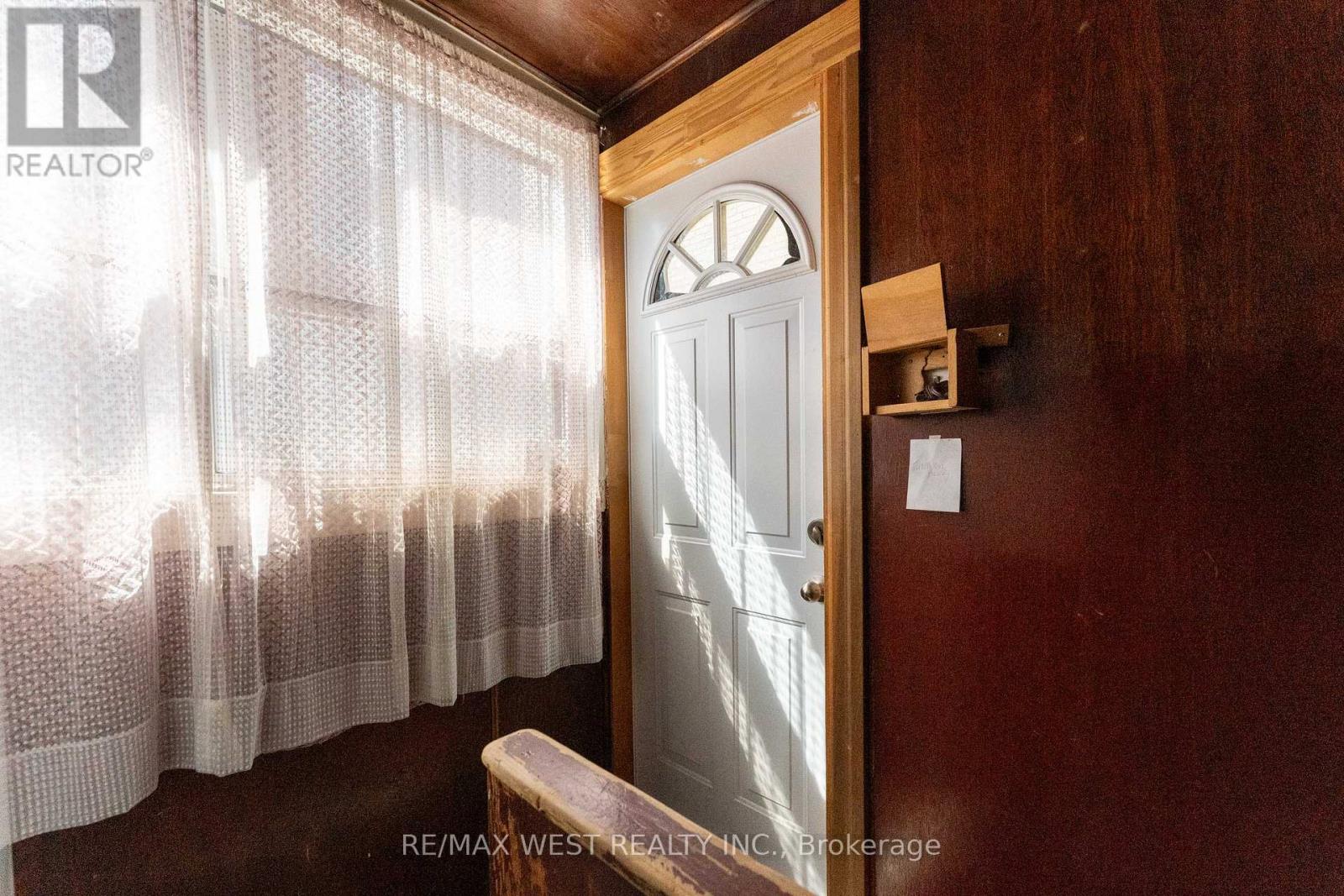 1311 King Street W Property Photo 18