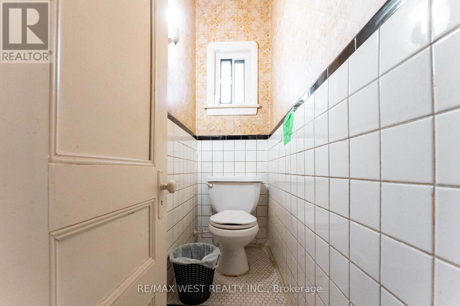 1311 King Street W Property Photo 24