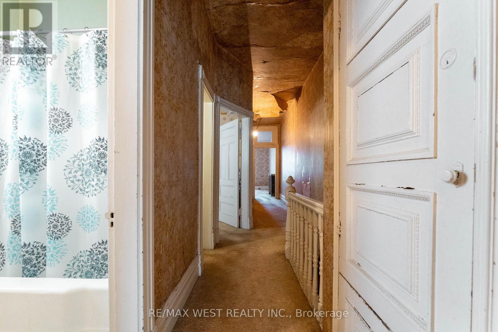 1311 King Street W Property Photo 27