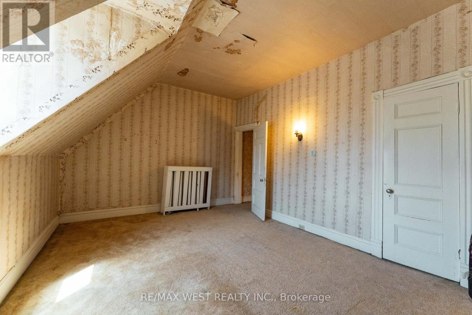1311 King Street W Property Photo 39